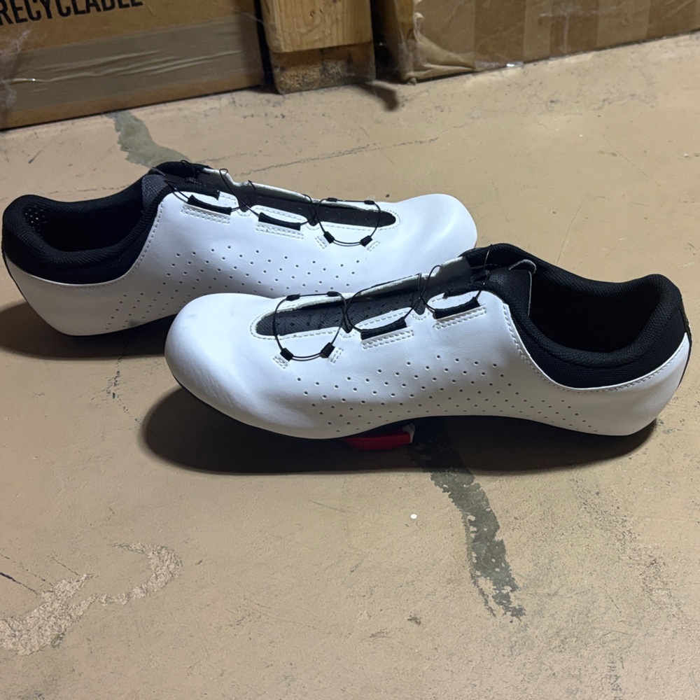 Men's Black and White Athletic Cycling Shoes. Worn 4 times. Great condition!